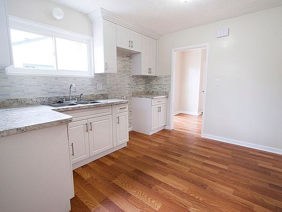 5th image of 518 Brandt St