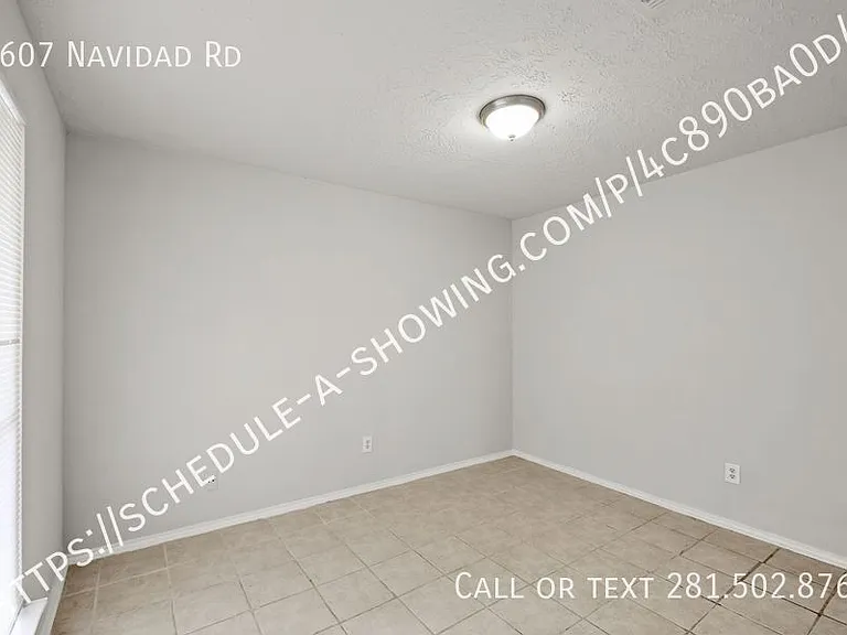 6607 Navidad Rd — Photo 8