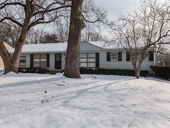 2nd image of 9011 Hemlock Dr