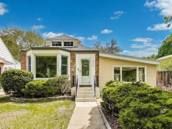 1524 Cleveland St, Evanston, IL 60202
