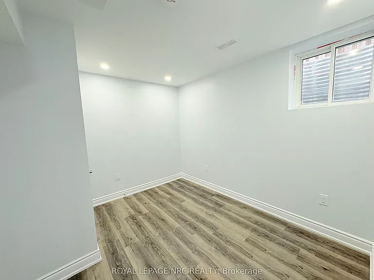 11 Meadow Wood Cres #BASEMENT — Photo 6