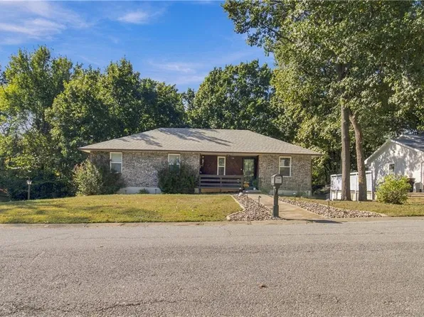 1409 Woodlawn Dr, Warrensburg, MO 64093