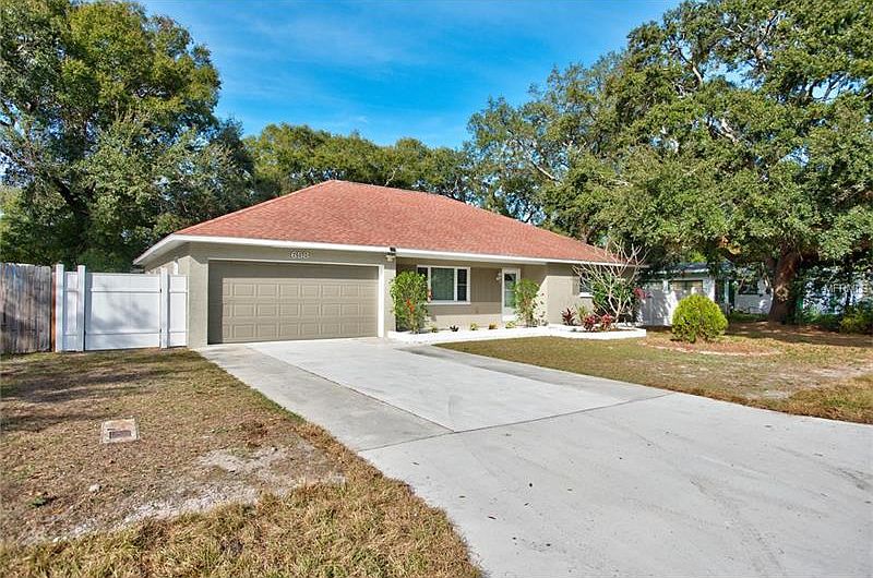 1st image of 658 Oakwood Dr