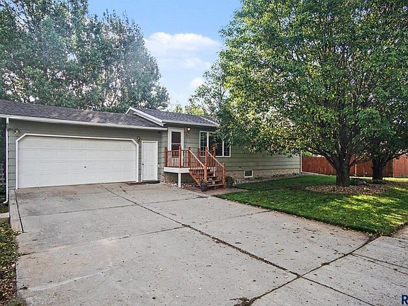 2nd image of 812 N Olive Ave