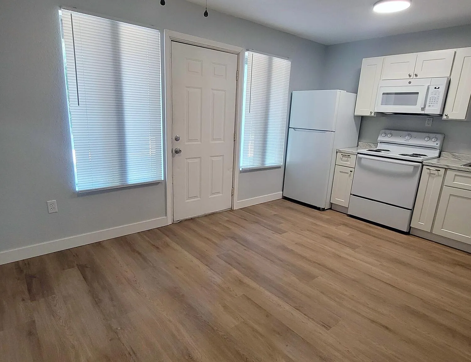 1 bed, 1.0 bath, 11129 sqft, $875 — Photo 3