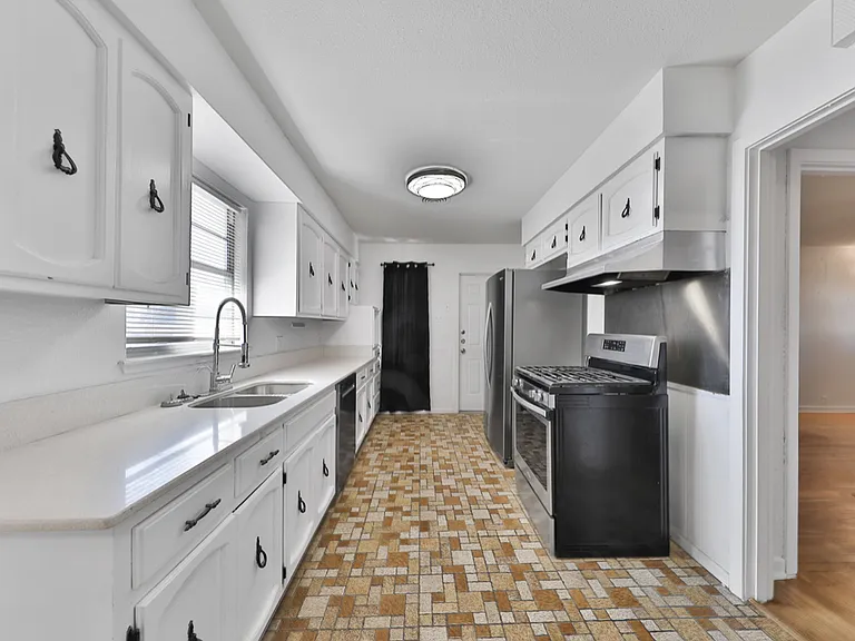 518 Dresden Dr #1 — Photo 5