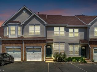 8 Saddle Ct, Somerset, NJ 08873