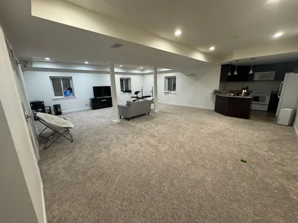 1026 Grove Ln, Lombard, IL 60148