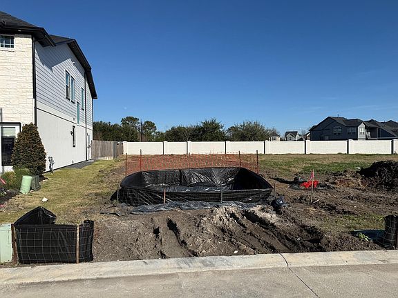 2nd image of 409 W Park Hl