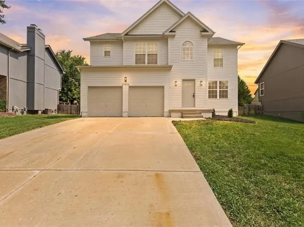 21470 W 122nd St, Olathe, KS 66061