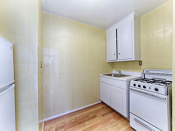 2nd image of 210 Broadway #G702