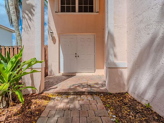 4th image of 1568 SW 106th Avenue