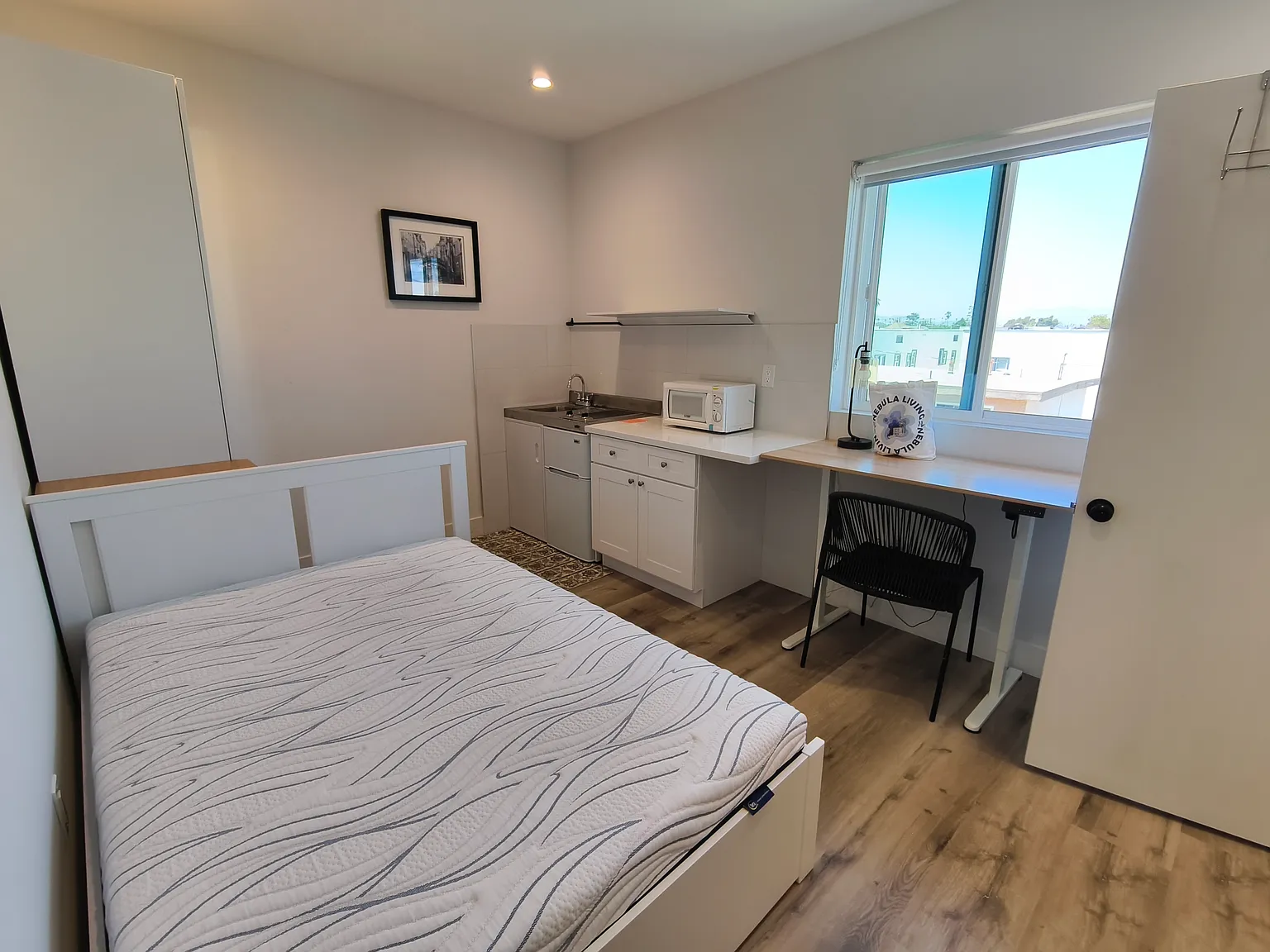 Studio, 180 sqft, $1,250 — Photo 3