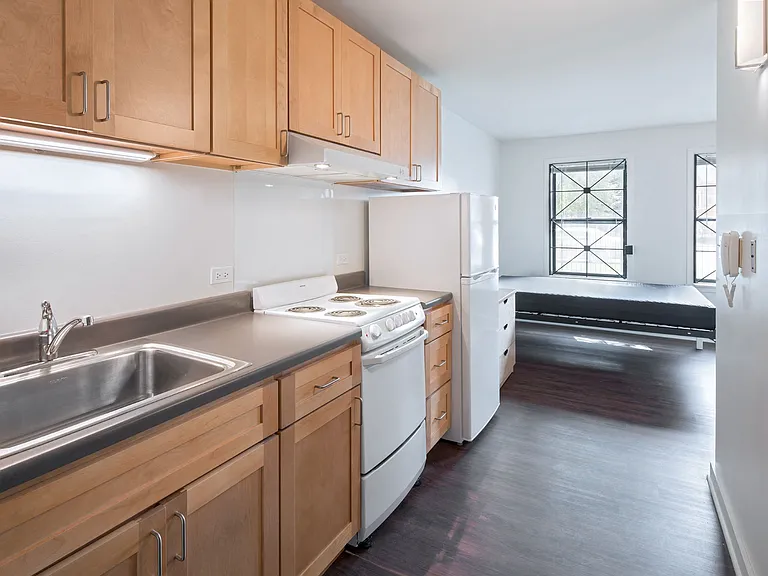 East Park Apartments — Photo 8
