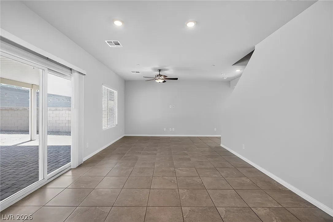 4 bed, 2.5 bath, 1674 sqft, $2,515 — Photo 4