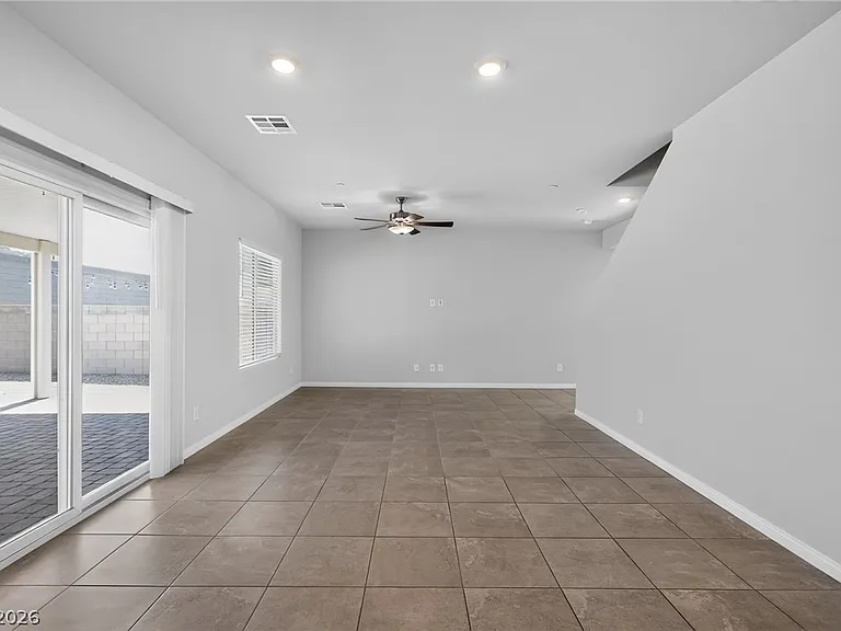 371 Scarlet Pine Ct — Photo 4