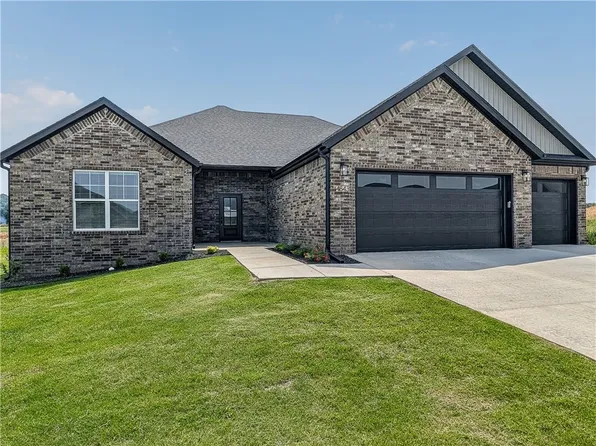 4843 Farmhouse St, Springdale, AR 72762