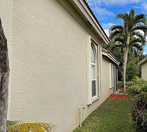 3rd image of 6800 SE Twin Oaks Cir