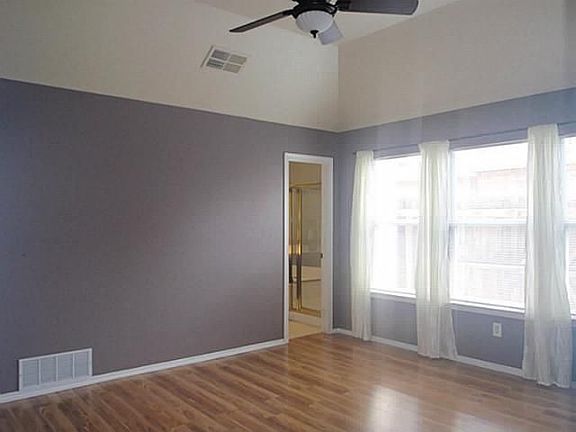 4th image of 2221 Bresee Dr