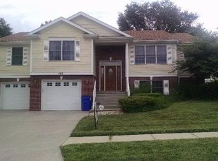 423 Navajo Dr, Junction City, KS 66441