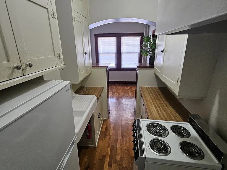 508 1/2 SW 10th Ave #205 — Photo 6