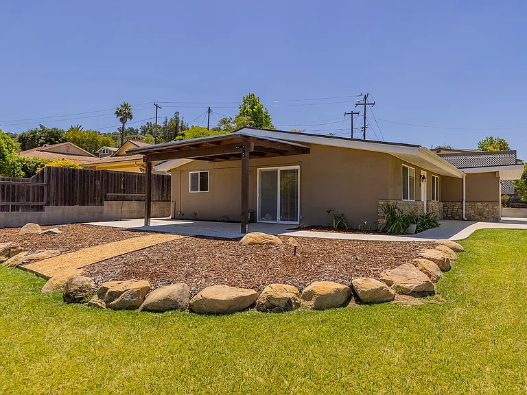 216 Barbara St — Photo 1