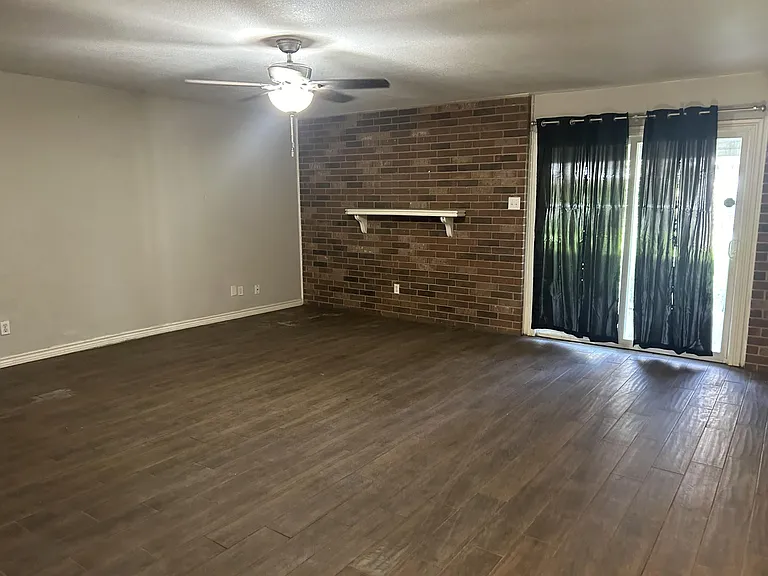 516 Candlelight Ln — Photo 4