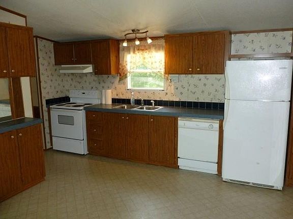 3rd image of 101 Oak Dr