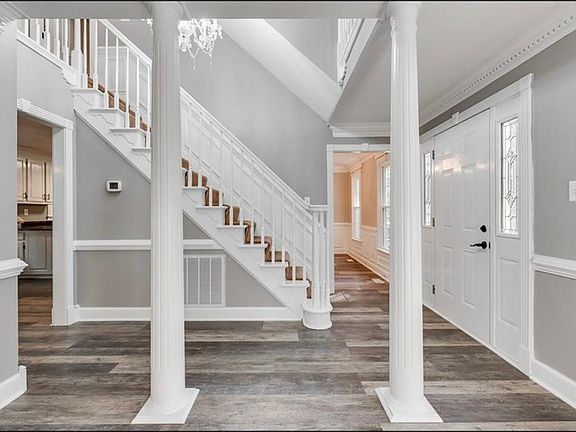 4th image of 504 Martineau Dr