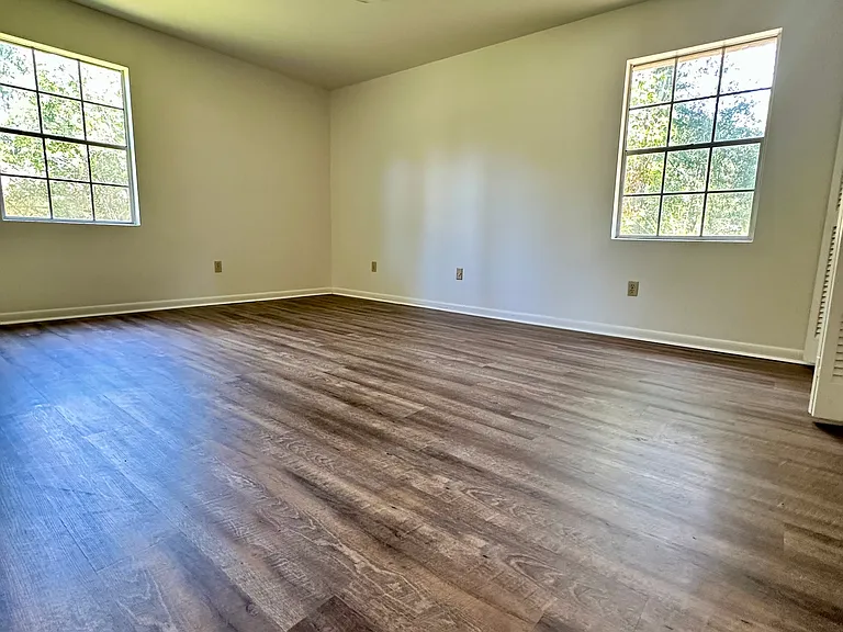 1519 Roswell Dr — Photo 7