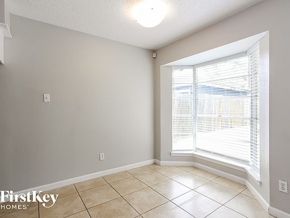 4th image of 2111 Savanna Ct N