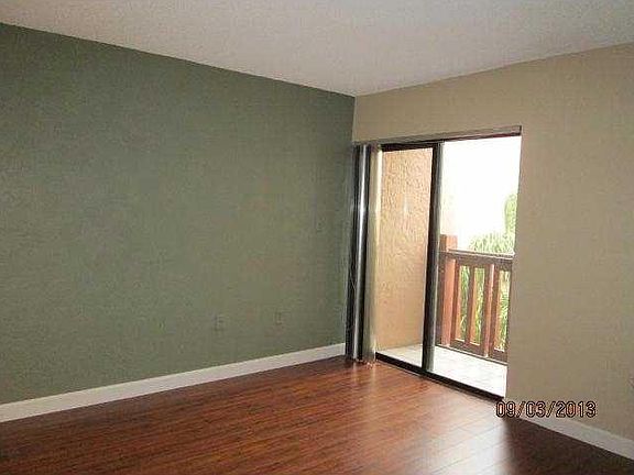 5th image of 1021 Mockingbird Ln APT 414