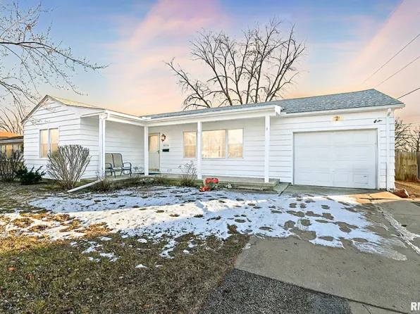 2120 W Cashman Ct, Peoria, IL 61604