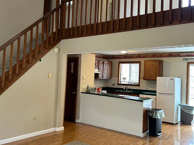 A new Portable kitchen Island will be delivered before new tenant move in date