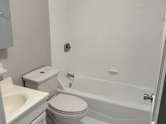 4th image of 10 Karen Cir APT 4
