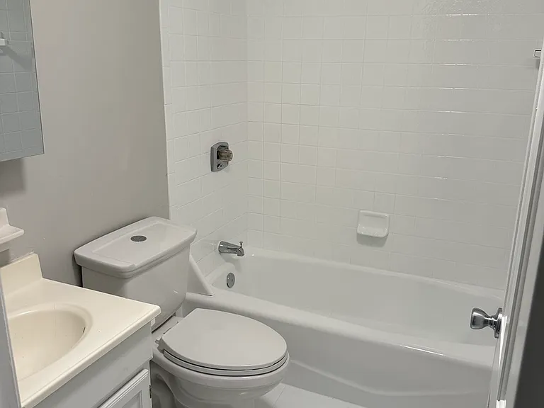10 Karen Cir #4 — Photo 4