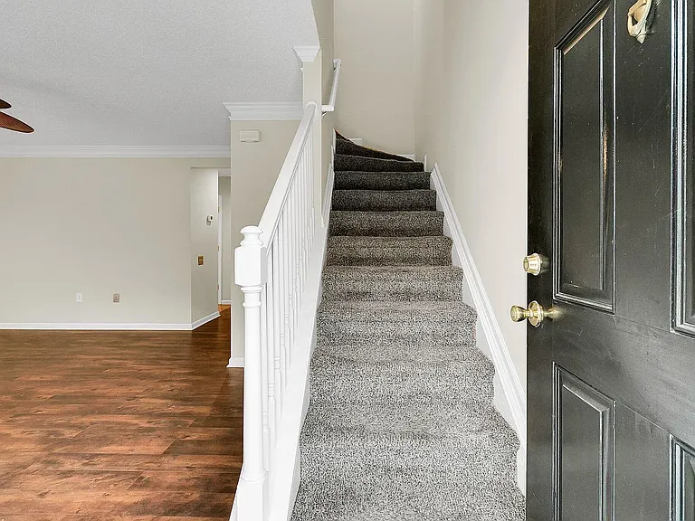 2117 Kings Gate Ln — Photo 2