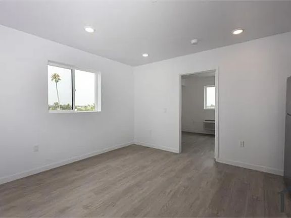 3rd image of 10705-09 Avalon Blvd #108