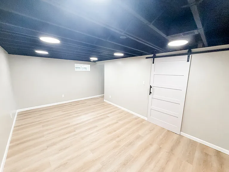 9023 Southview Ln — Photo 15