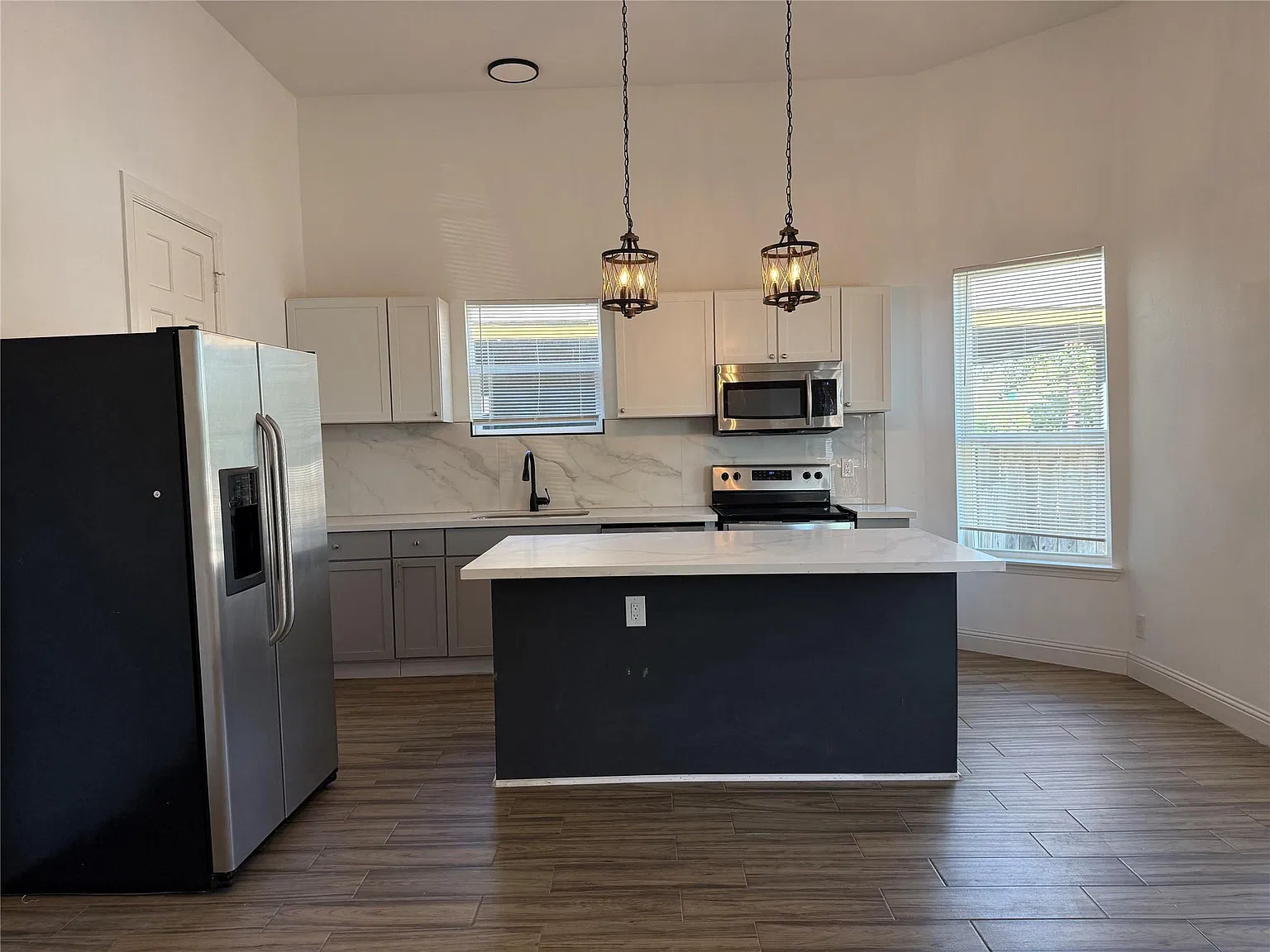 2 bed, 2.0 bath, 2166 sqft, $1,650 — Photo 4