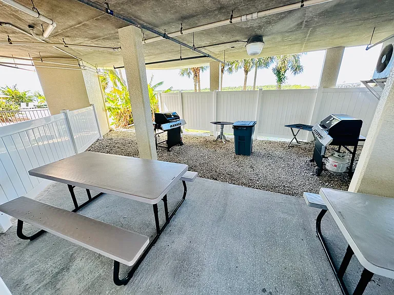 8800 Bay Pines Blvd #404 — Photo 2