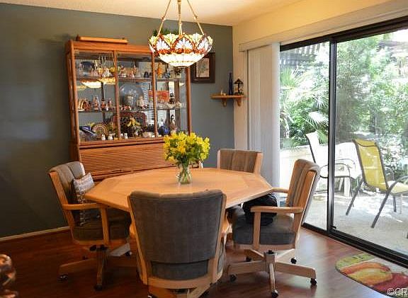 3rd image of 814 Manchester Ct