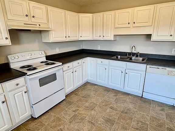 4th image of 2140 Sanibelle Ln #B