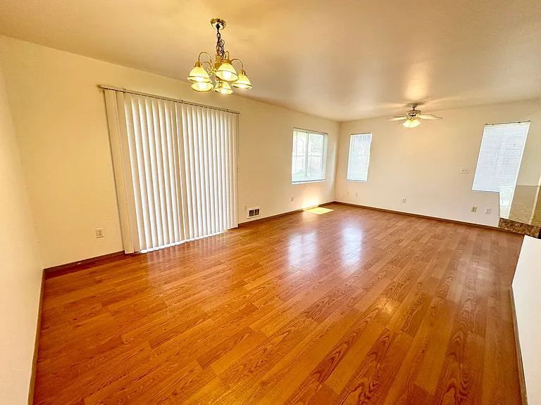 2103 N Yellowstone St — Photo 17