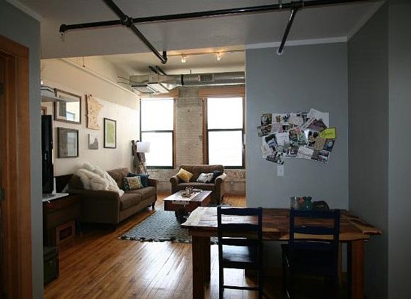 Spacious 11' Ceilings