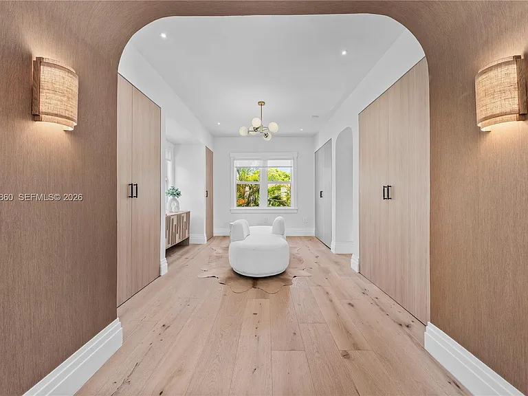 178 NE 45th St — Photo 32
