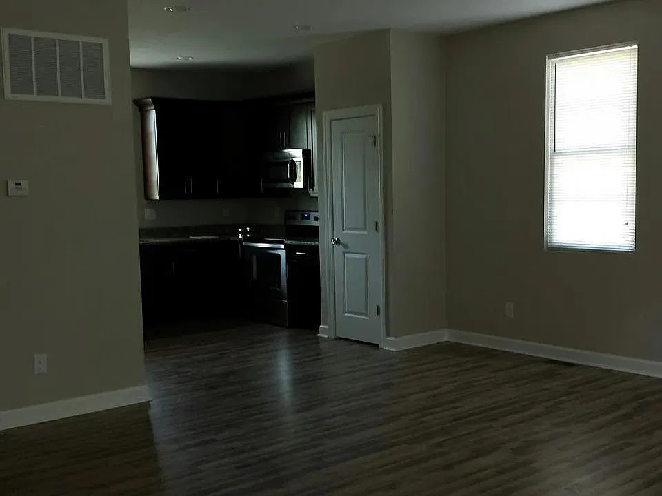 3 bed, 2.5 bath, 1868 sqft, $2,195 — Photo 4