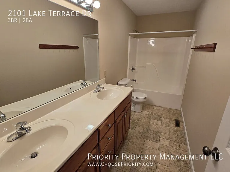 2101 Lake Terrace Dr — Photo 11
