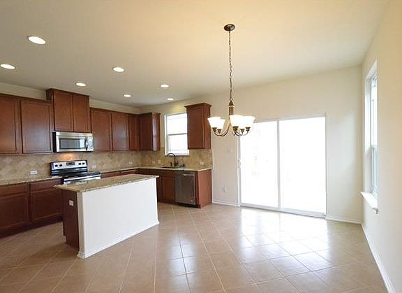 3rd image of 509 Bradford Ln
