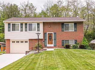 207 Bendix Dr, Coraopolis, PA 15108